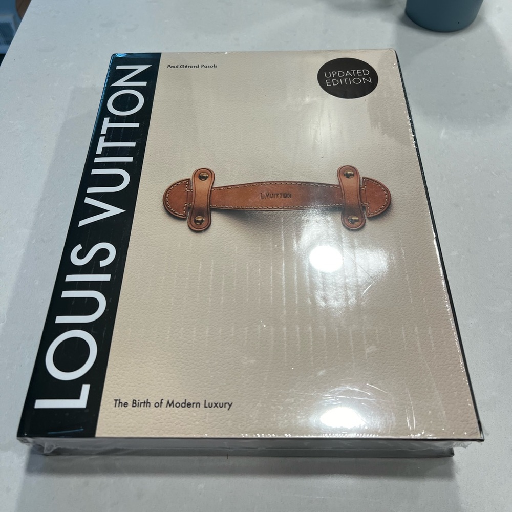 Louis Vuitton coffee table book NWT